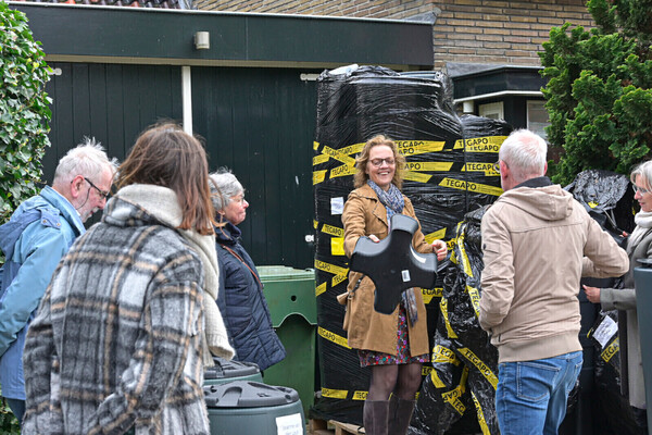 Eerste regentonnen geleverd. (foto: RBF)