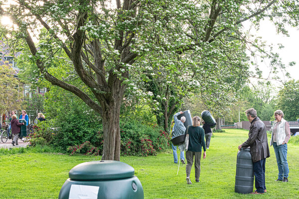 Tweede levering: 22 regentonnen! (foto RBF)