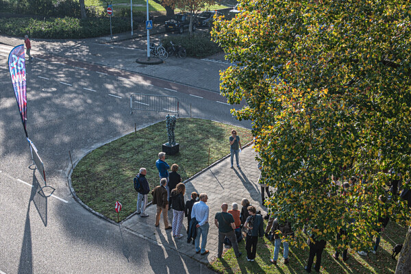 Molecular onthuld in aanwezigheid van ruim 60 buurtbewoners en genodigden. (foto RBF)