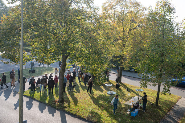 Molecular onthuld in aanwezigheid van ruim 60 buurtbewoners en genodigden. (foto RBF)