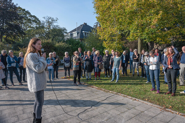 Fleur Spijker, wijkbewoner en wethouder, stond stil bij het belang van  participatie van wijkbewoners in ontwikkelingen in de wijk. (foto RBF)