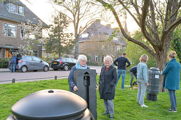 'Ieder huis een regenton' sluit af met levering 24 regentonnen. (foto RBF)