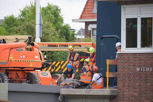 Plaatsing brugdek Wilhelminabrug. (foto's RBF)