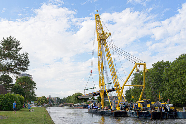 Plaatsing brugdek Wilhelminabrug. (foto's RBF)