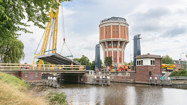 Plaatsing brugdek Wilhelminabrug. (foto's RBF)