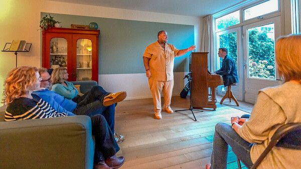 4. optreden Chris Alain, zang en Luuk van Kesteren, piano. (foto: Rob Oudshoorn)