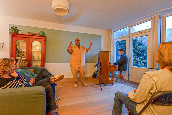 4. optreden Chris Alain, zang en Luuk van Kesteren, piano. (foto: Rob Oudshoorn)