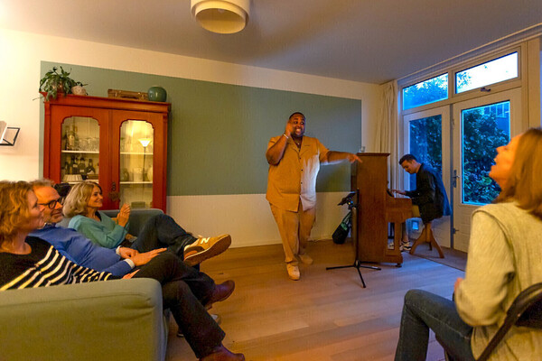 4. optreden Chris Alain, zang en Luuk van Kesteren, piano. (foto: Rob Oudshoorn)
