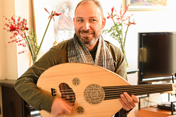 6. Optreden Nizar Rohana. (foto: Rob Beurse)