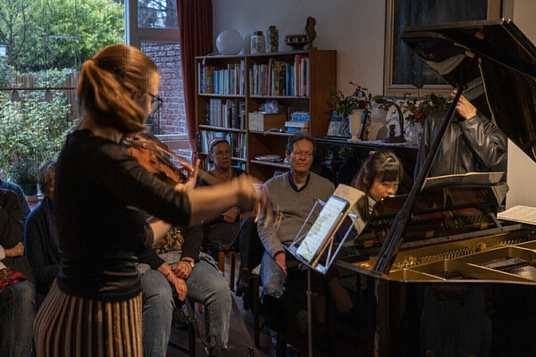 7. Optreden Emma Rhebergen, viool en Michell Chow, piano.  (foto Dick Bruinsma)