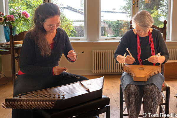 11. Optreden Eveline Juten & Arwen Bouw. (foto: Tom Reedijk) 