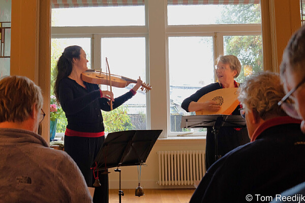 11. Optreden Eveline Juten & Arwen Bouw. (foto: Tom Reedijk) 