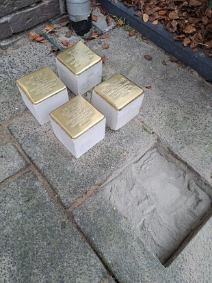 Plaatsing Stolpersteine / Placement of Stolpersteine ​​