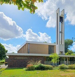De feestelijke opening van de Vredeskerk was op donderdagavond 2 september 1965. 