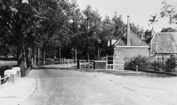 Zoeterwoudsesingel 29 hoek Lammenschansweg 2 (ca. 1930-1940). Bron: beeldbank HVOL