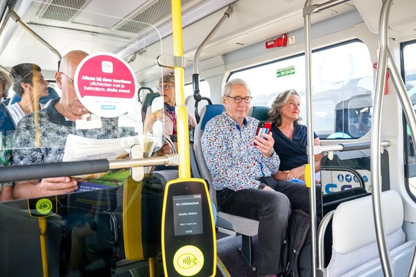 Eropuit met de nieuwe OV-pas / Get out and about with the new OV-pass (public transport pass)