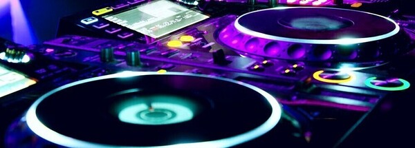 DJ's van The rockschool draaien de hele dag