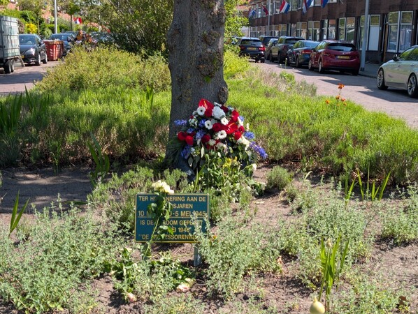 Dodenherdenking in onze wijk / Remembrance day in our neighbourhood