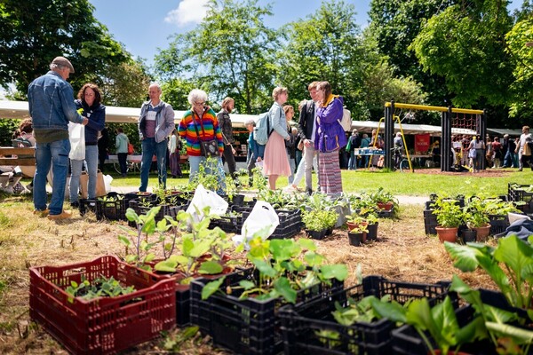 Natuur- en Ambachtenmarkt op de Zoeterwoudsesingel / Nature and Crafts Market on the Zoeterwoudsesingel