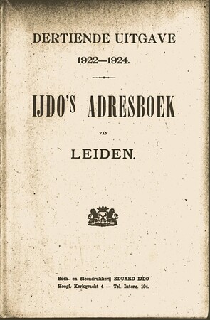 Het voorblad van IJdo's adresboekje 1922-1924 en een pagina uit het boekje 1937-1938 (klik voor vergroting). Bron: ELO